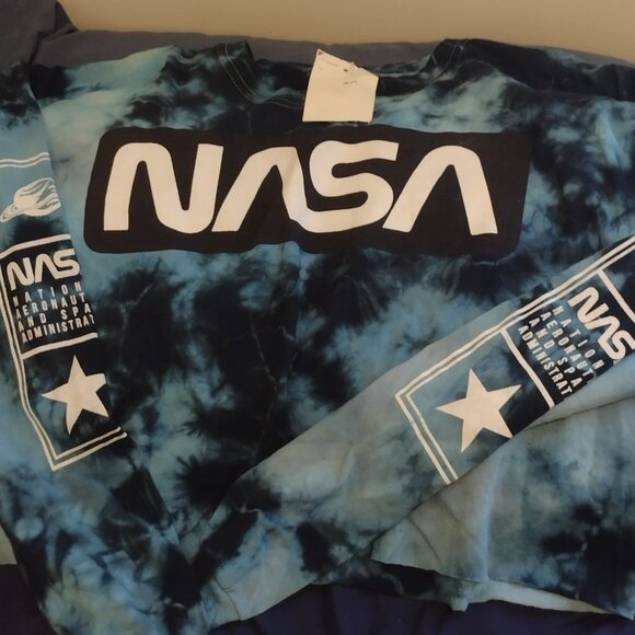 Clothes - Picture 4 of 16